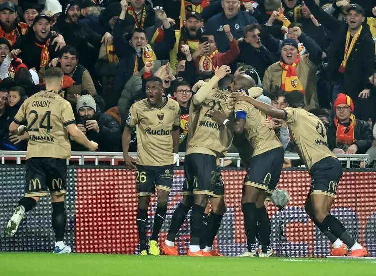 El Lens no puede con el Estrasburgo y complica su lucha por el liderato de Francia