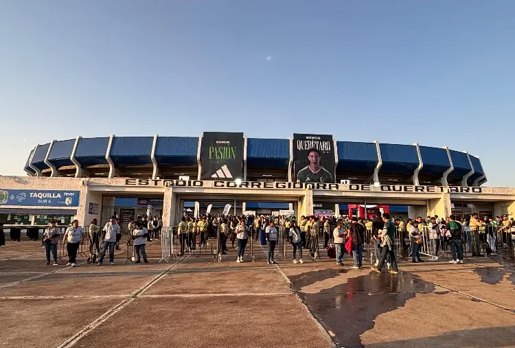 Querétaro amenaza a sus propios abonados: 'Con camiseta del América no entran'