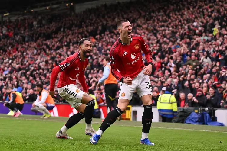 Manchester United se mete en zona de Champions League