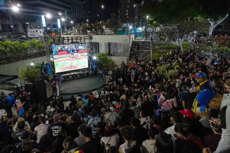 Miles de venezolanos celebran en las calles el campeonato del Clásico Mundial de Beisbol