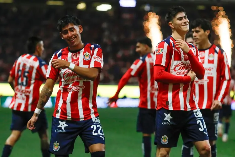¡El rebaño manda! Chivas recupera el liderato tras humillar a León