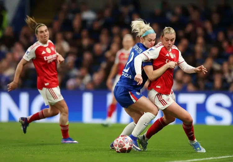 Arsenal sufre pero avanza a semifinales de la Champions League Femenina 