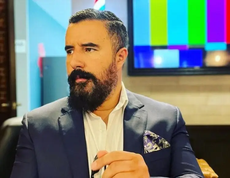 El polémico Álvaro Morales se convierte en DT de un equipo