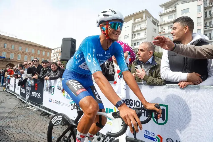 Isaac del Toro listo para la Itzulia, donde luce como uno de los favoritos a ganar el título
