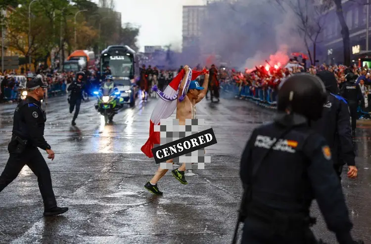 ¡Ah no bueno! Aficionado corre sin ropa frente al autobús del Real Madrid (VIDEO)