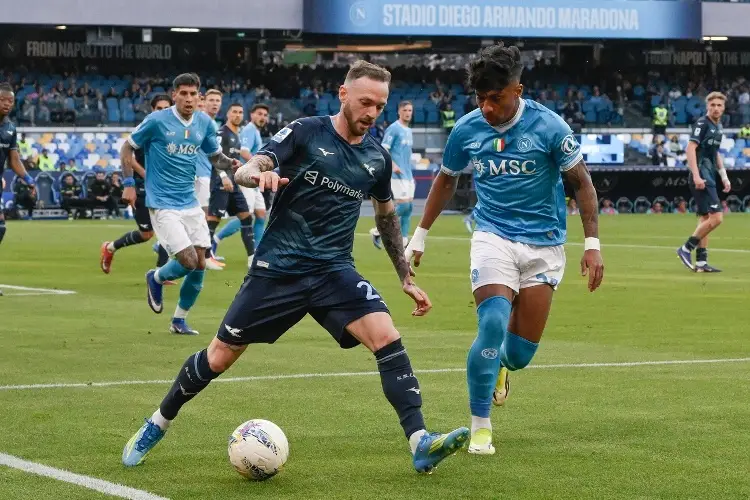 Napoli cae y le deja servido el título de la Serie A al Inter de Milán 