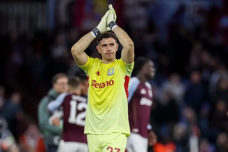 Aston Villa consigue un triunfo que los afianza en zona de Champions League