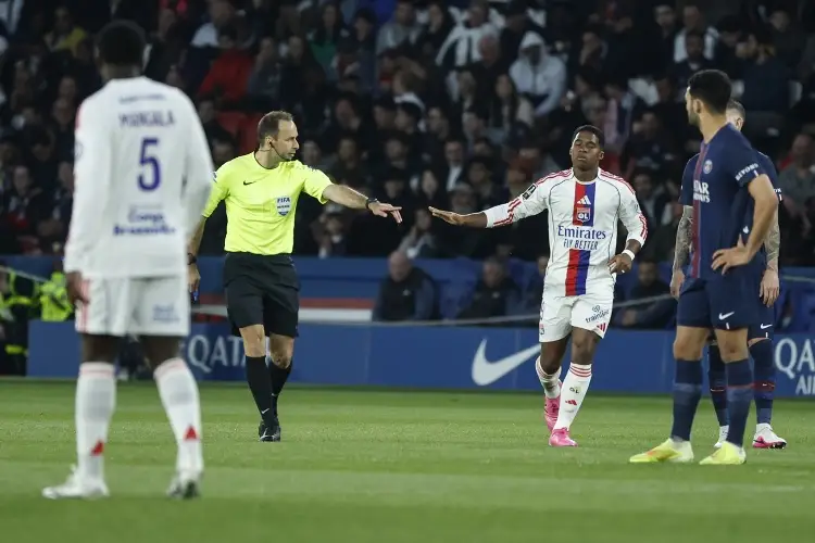 PSG pierde ante el Lyon y se complica en la pelea por el título de Francia