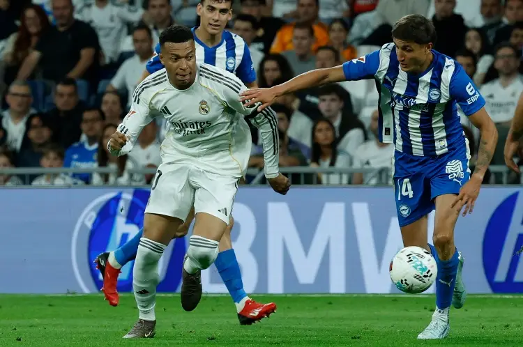 Real Madrid gana y sueña con un milagro en la liga 