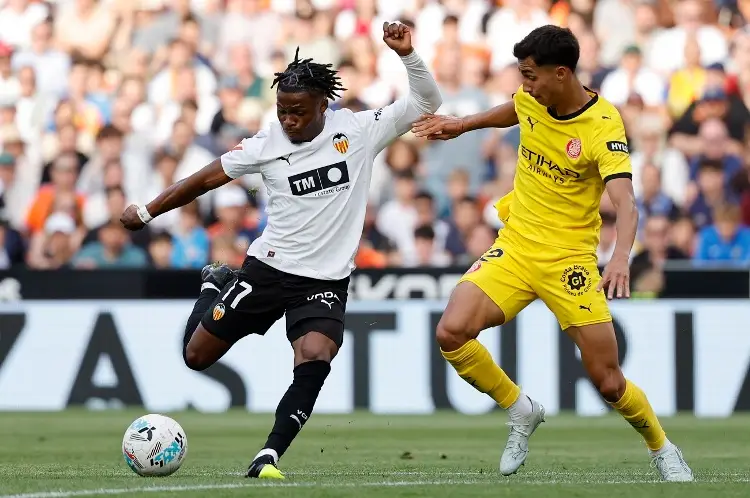 Valencia se niega a descender y se impone a Girona en La Liga 