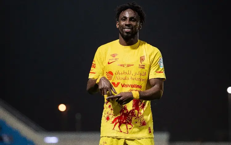 Quiñones vuelve a anotar en Arabia y su equipo vence al líder del torneo (VIDEO)
