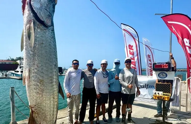 Sebastián de la Peña lidera el Torneo de Sábalo Gulf Marine 2026