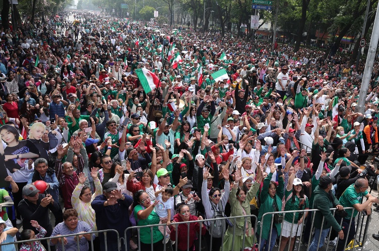 A pocos días del Mundial, México rompe el récord de la ola humana más grande del mundo
