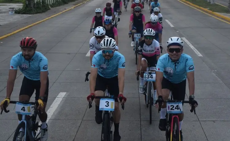 Todo un éxito la Vuelta Ciclista Vera Boca 2026 como parte del Festival del Mar