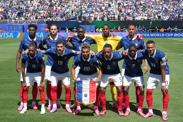 Jugadores de Francia critican el pasto del estadio que recibirá la Final del Mundial 2026