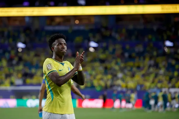 Vinicius se disculpa con Brasil tras fracaso en el Mundial