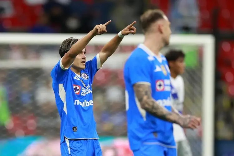Cruz Azul consigue el triunfo de manera agónica sobre Puebla