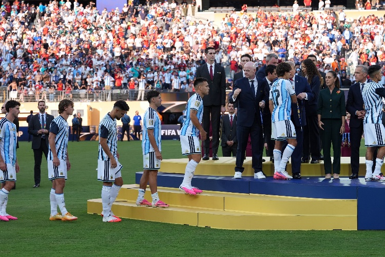 ¿Por qué los argentinos le dieron la espalda a España en la premiación del Mundial?