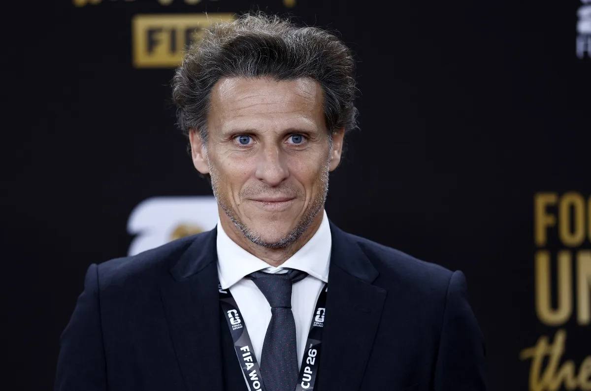 Diego Forlán se queda al frente de Uruguay tras salida de Bielsa