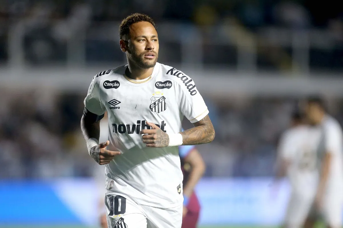 Santos de Neymar sale de zona de descenso en Brasil