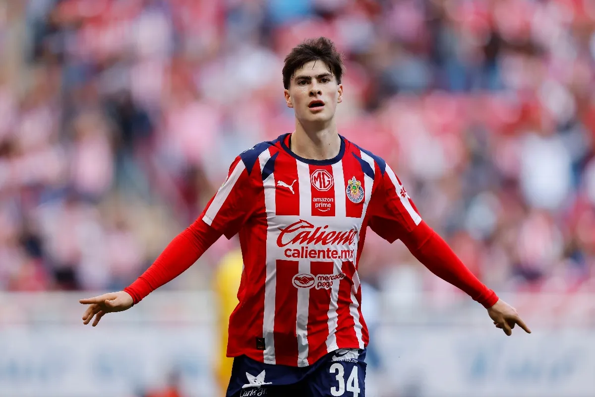 Chivas rompe el silencio tras oferta desde Europa por 'Hormiga' González