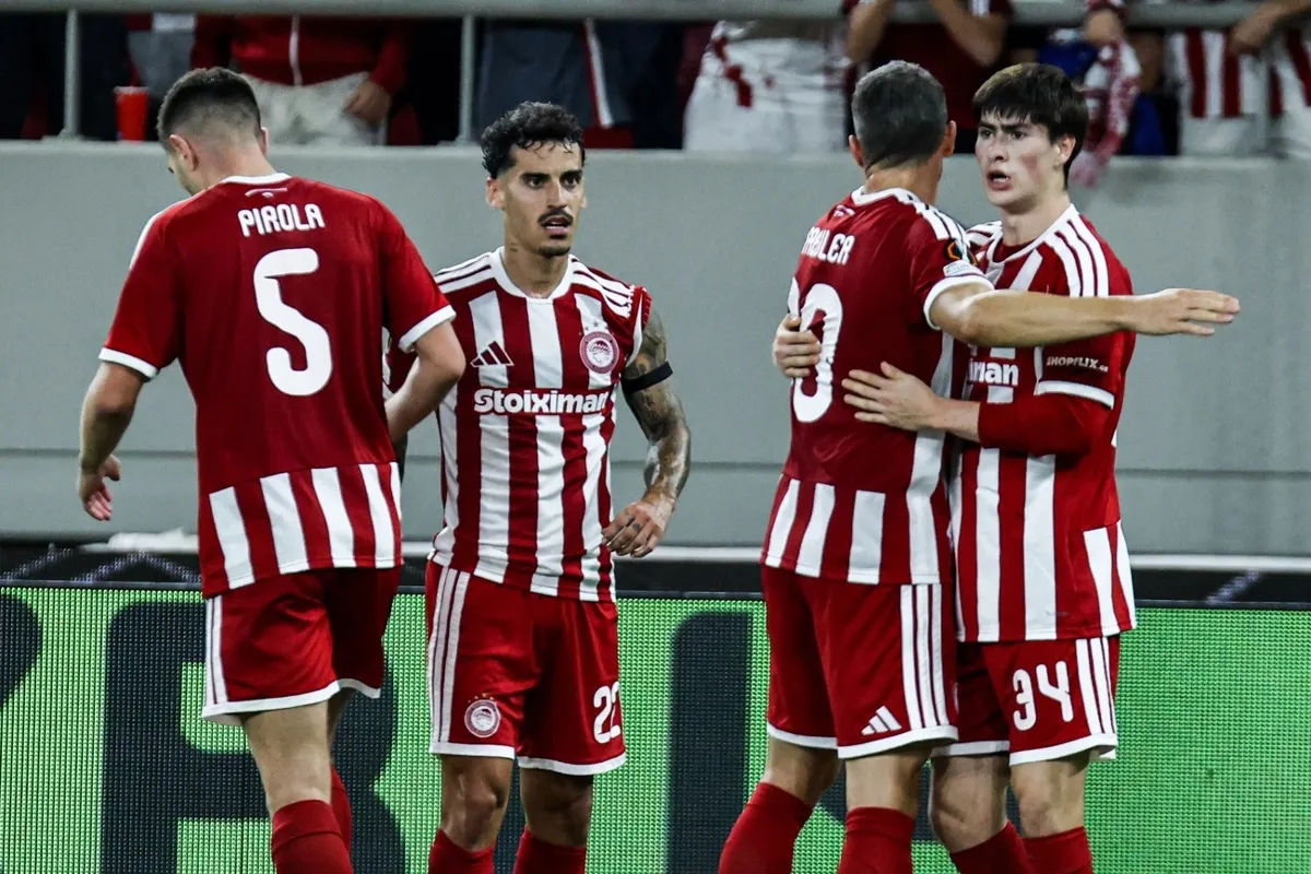 Con sazón mexicano, Olympiacos gana en su debut en la Europa League 