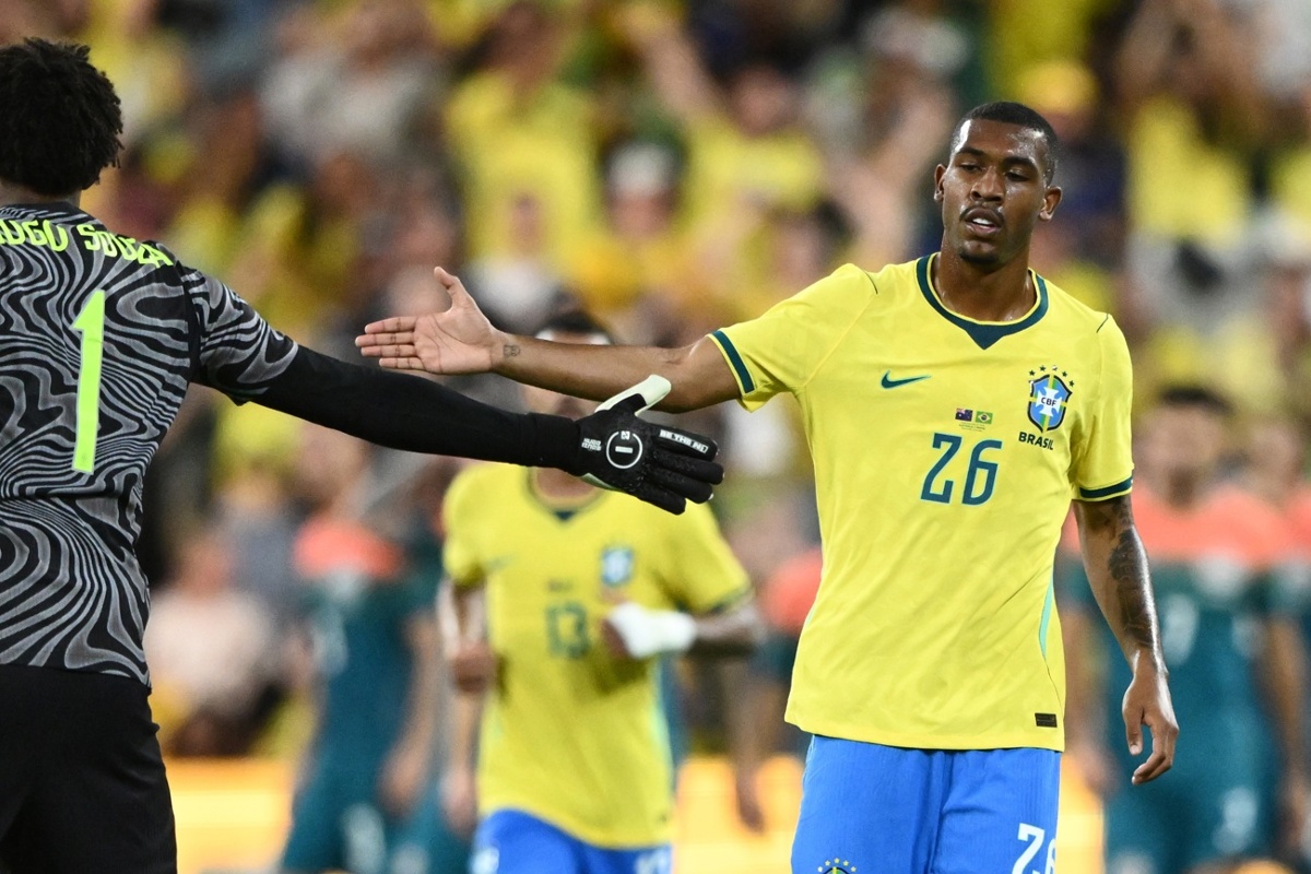Brasil sufre y consigue empate agónico con Australia 