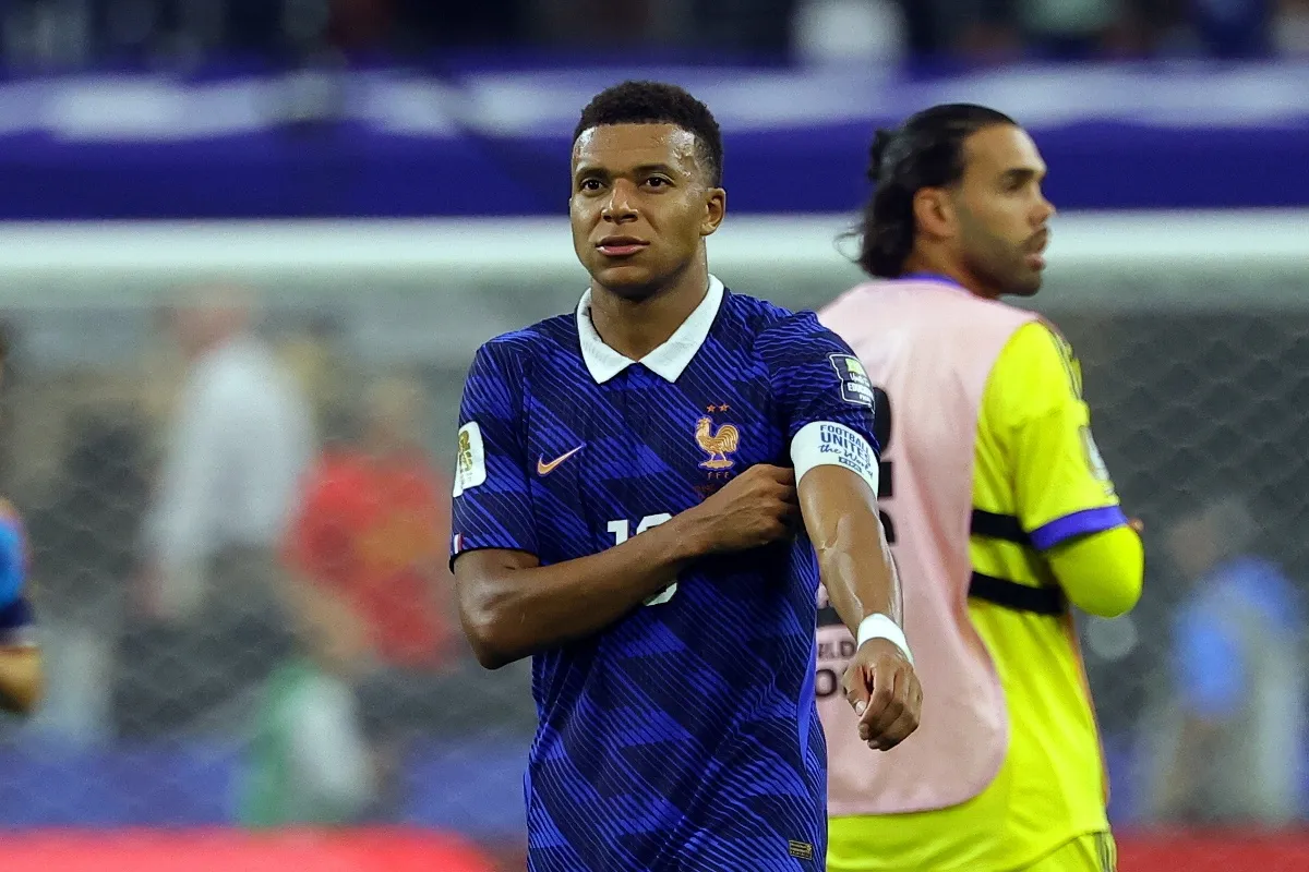 Justicia francesa archiva la demanda de Mbappé al PSG