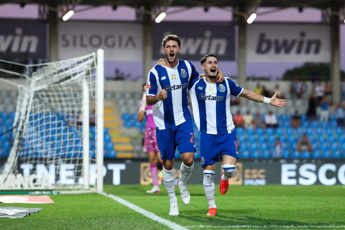 DT del Porto le pide a Santi Giménez 'recuperar la confianza' tras sequía de gol