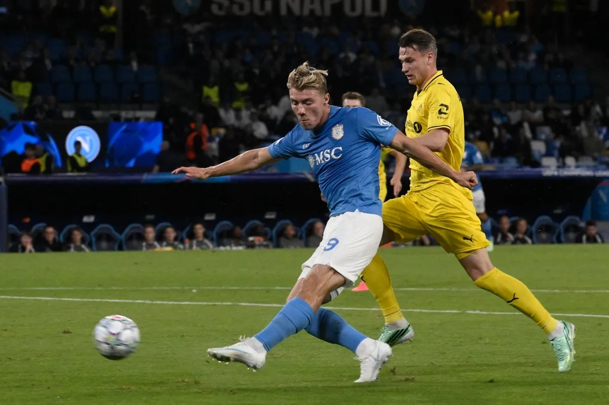 Napoli consigue su primera victoria en Champions League y de paso despierta a la Cenicienta