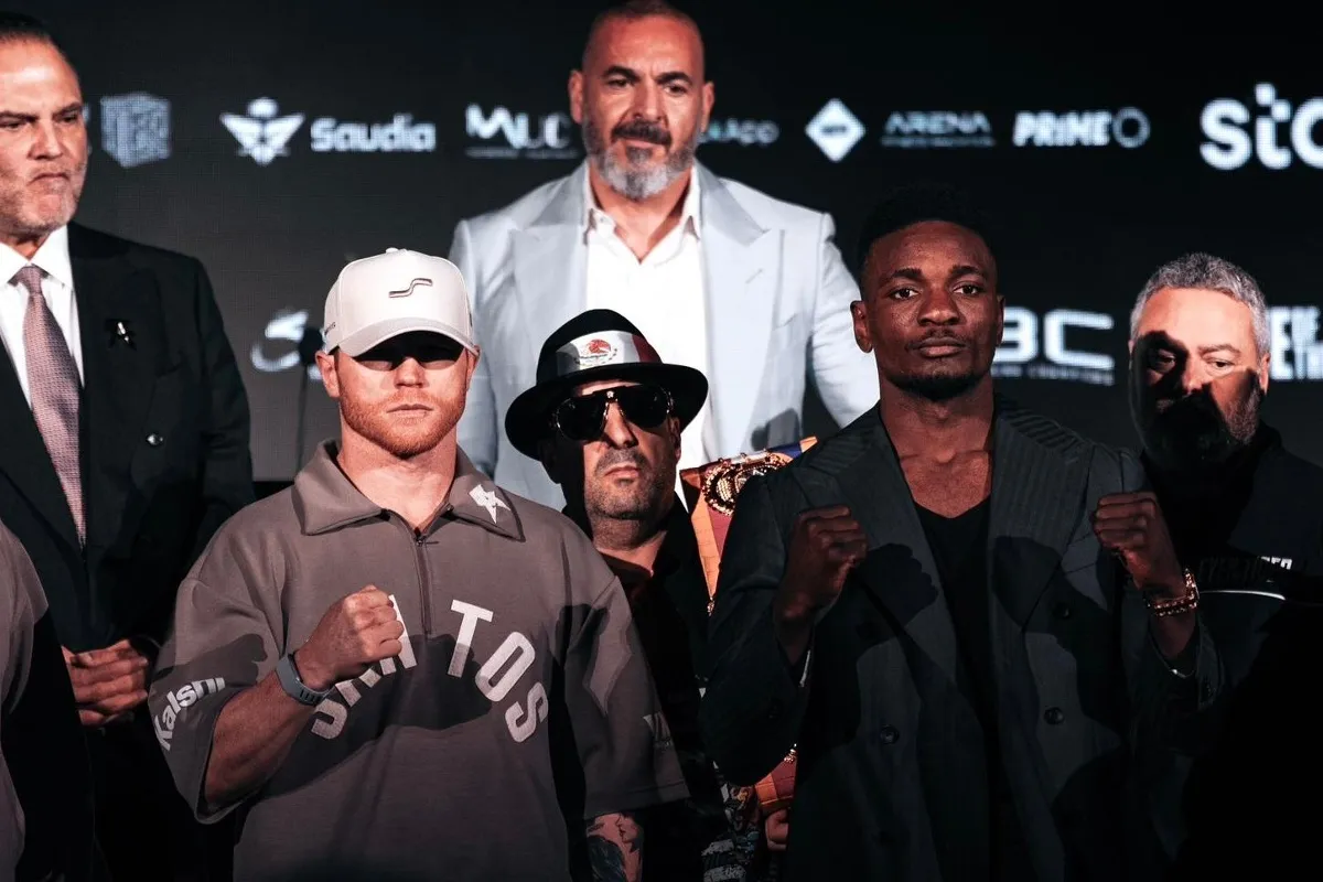 ¿Quién es Christian Mbili, rival del 'Canelo' Álvarez por títulos mundiales?