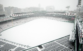 La casa de los Red Sox amaneció ¡Cubierta de nieve!