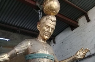 Piden remover estatua de Luis 'Pirata' Fuente