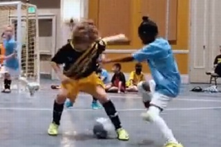 ¡Impresionante! El crack de 9 años que humilla a sus rivales (VIDEO)