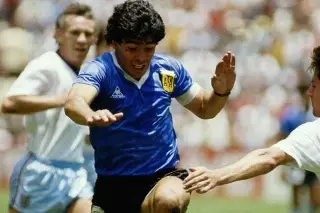 Hija de Maradona niega que playera subastada sea la de la 'Mano de Dios'
