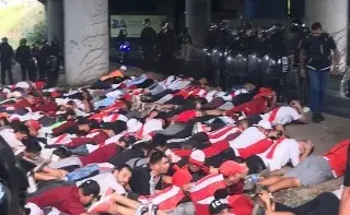 Policía detiene a 150 hinchas de la barra de River Plate