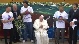 Papa anunció un Partido por la Paz en homenaje a Maradona