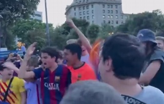 Afición del Barcelona se burla del Madrid por fichaje fallido de Mbappé (VIDEO)
