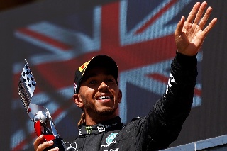 ¡Lo hizo de nuevo! Lewis Hamilton se sube al podio