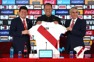 Juan Reynoso se compromete a regresar a Perú al Mundial