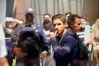 'Conejito' manda a callar a afición de Chivas tras críticas (VIDEO)