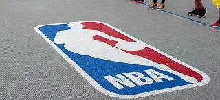 NBA suspende y multa a dueño de los Suns