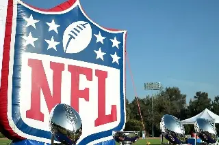 Jugador de NFL taclea a espontáneo que ingresa al campo (VIDEO)