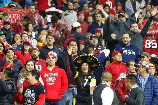 Abuchean a Grupo Firma en juego de NFL en e Estadio Azteca (VIDEO)