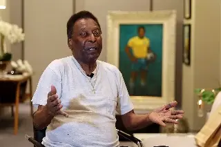 Mbappé pide orar por Pelé