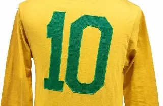 Jersey de 'Pelé' es el objeto más preciado en una exposición