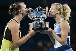Krejcikova y Siniakova consiguen el título de dobles en el Australian Open