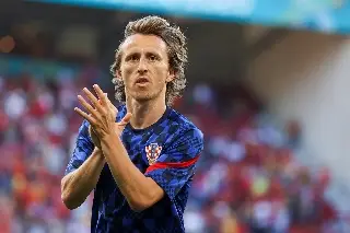 Modric dona camiseta firmada a afectados por sismo en Turquía