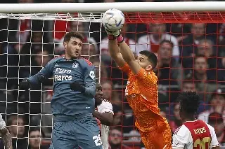 ¡Clásico a la mexicana! Santiago Giménez anota y Feyenoord le pega al Ajax (VIDEOS)