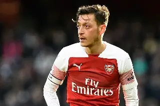 Mesut Özil se retira del futbol